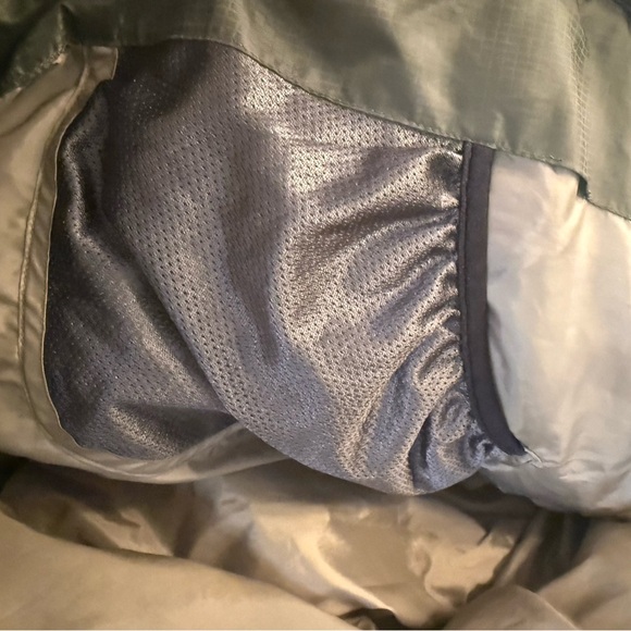 Rip Curl Mountainwear Puffer Jacket w/ Removable Sleeves - Picture 5 of 7